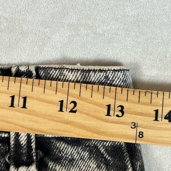 LEVI’S Made in USA 28W 32L Black Acid Wash 501 Women’s Trendy Denim Jeans - Picture 6 of 9